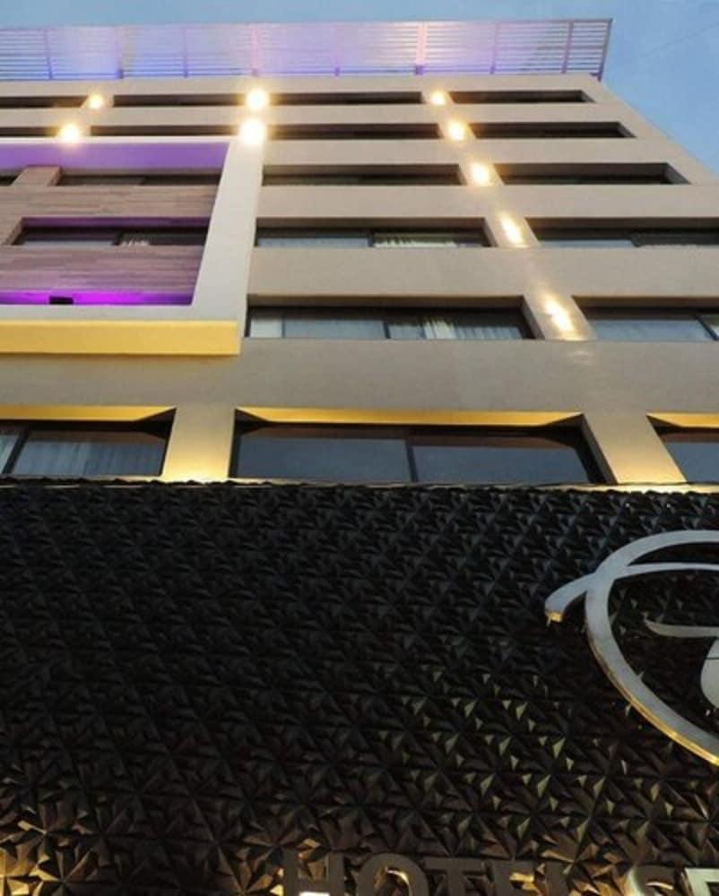 Hotel Senorial Platino Леон Екстериор снимка