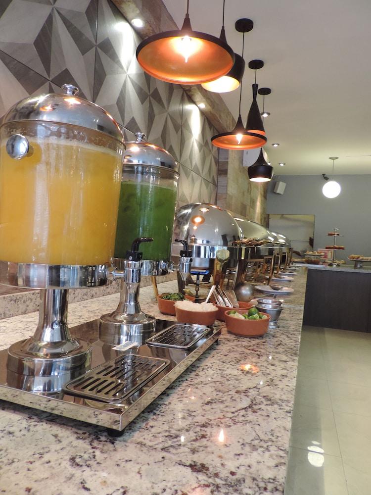 Hotel Senorial Platino Леон Екстериор снимка