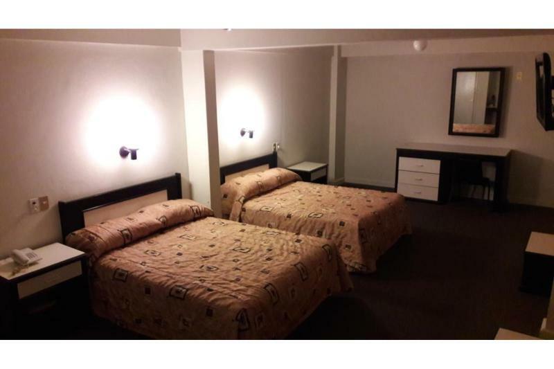 Hotel Senorial Platino Леон Екстериор снимка