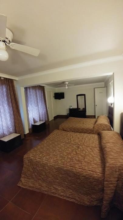 Hotel Senorial Platino Леон Екстериор снимка